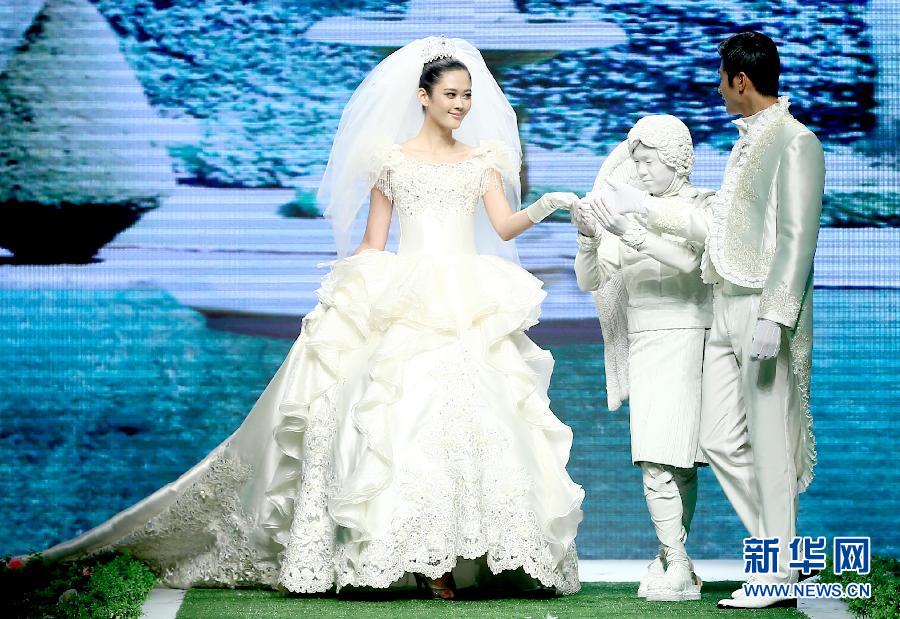 （文化）（1）蔡美月婚紗禮服發(fā)布會(huì)在京舉行