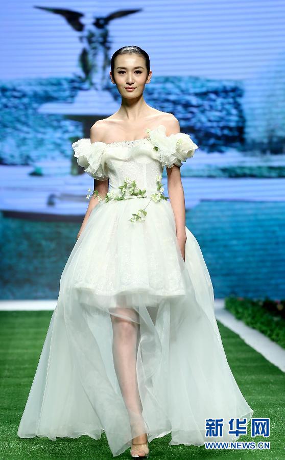 （文化）（3）蔡美月婚紗禮服發(fā)布會(huì)在京舉行