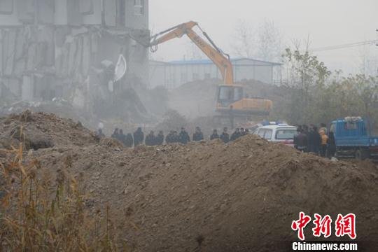 江蘇淮安一民宅被強(qiáng)拆 住戶凌晨四點被拖出房屋