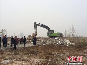 江蘇淮安一民宅被強(qiáng)拆 住戶凌晨四點(diǎn)被拖出房屋