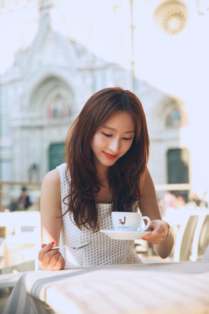 張儷品味佛羅倫薩圣母百花大教堂街邊咖啡