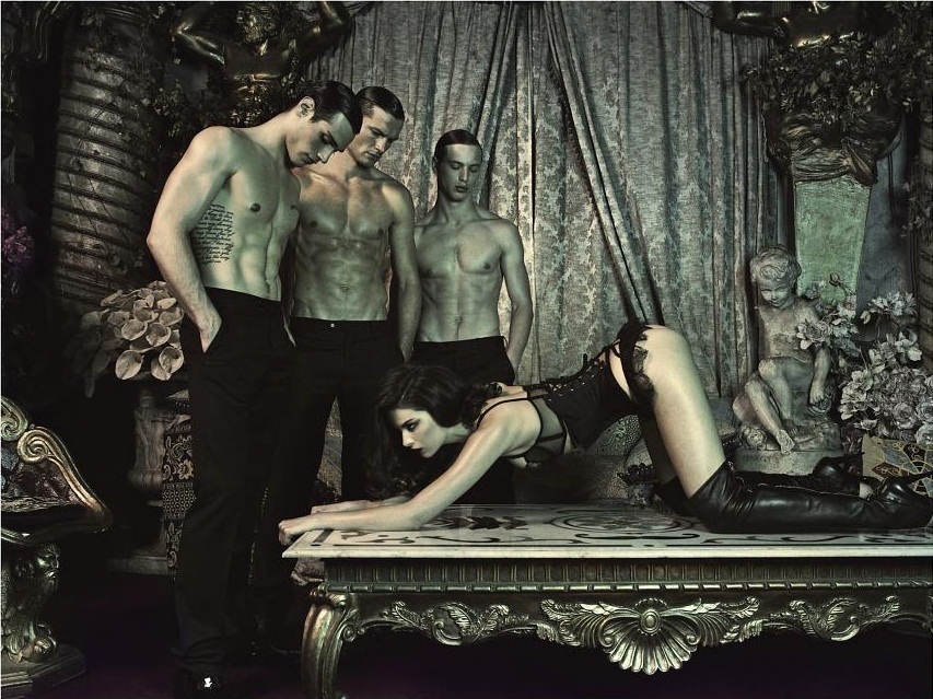 2013年度最性感大片盤(pán)點(diǎn) 酥胸翹臀一次過(guò)把癮