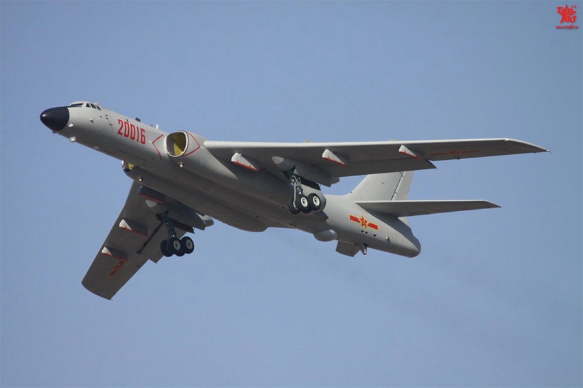 從目前曝光的圖片來(lái)看，通過(guò)機(jī)身編號(hào)對(duì)比，至少已有5架轟-6K型轟炸機(jī)列裝服役，相信在不久的將來(lái)，會(huì)有更多的改進(jìn)型轟-6戰(zhàn)斗機(jī)加入戰(zhàn)斗序列，這款稱(chēng)得上是老機(jī)的轟炸機(jī)，通過(guò)不斷的改造升級(jí)再次煥發(fā)活力。