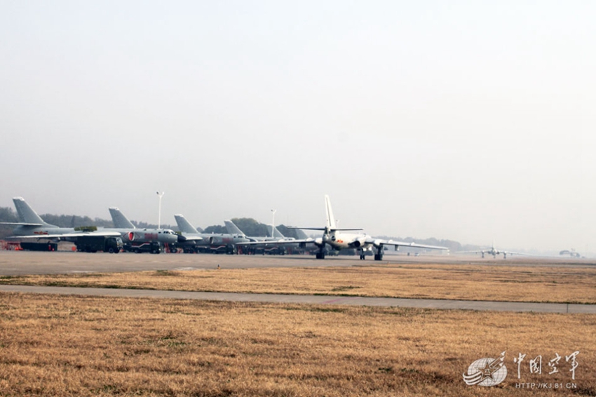 高清：轟-6K戰(zhàn)神大批量入役解放軍【3】