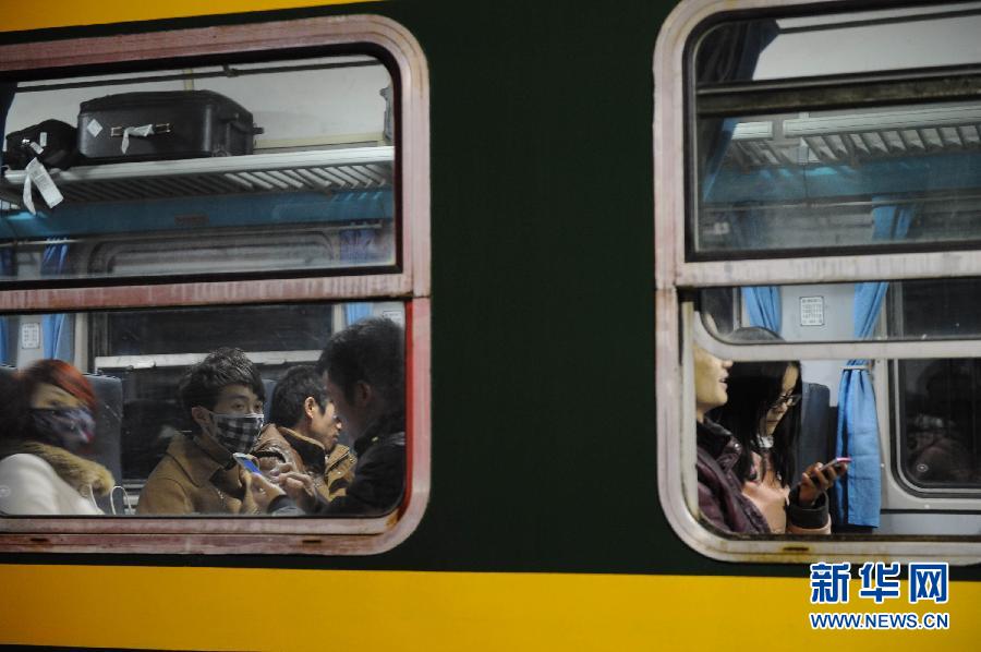 （社會）（4）重慶開行2014春運首列臨客列車