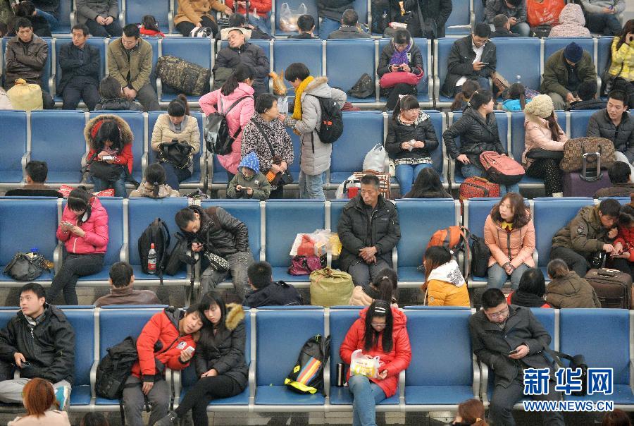 （社會(huì)）（2）客流高峰漸至 全力備戰(zhàn)春運(yùn)