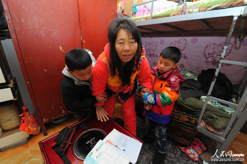 媽媽病了，兒子就是媽媽的靠山。CFP