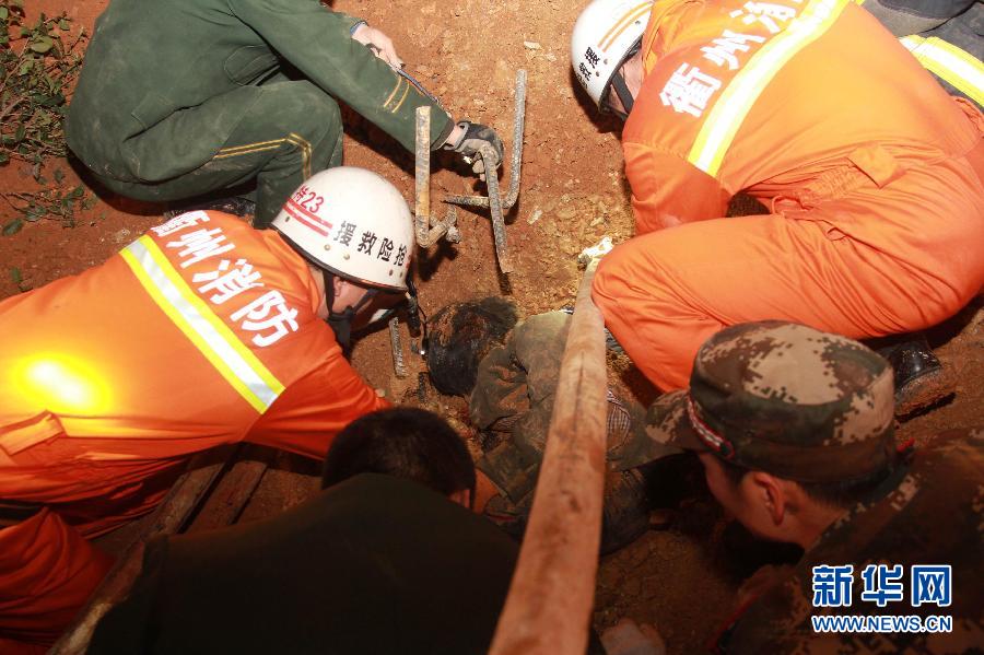 #（突發(fā)事件）（1）浙江開化縣一施工工地山體滑坡 已找到5名被埋人員
