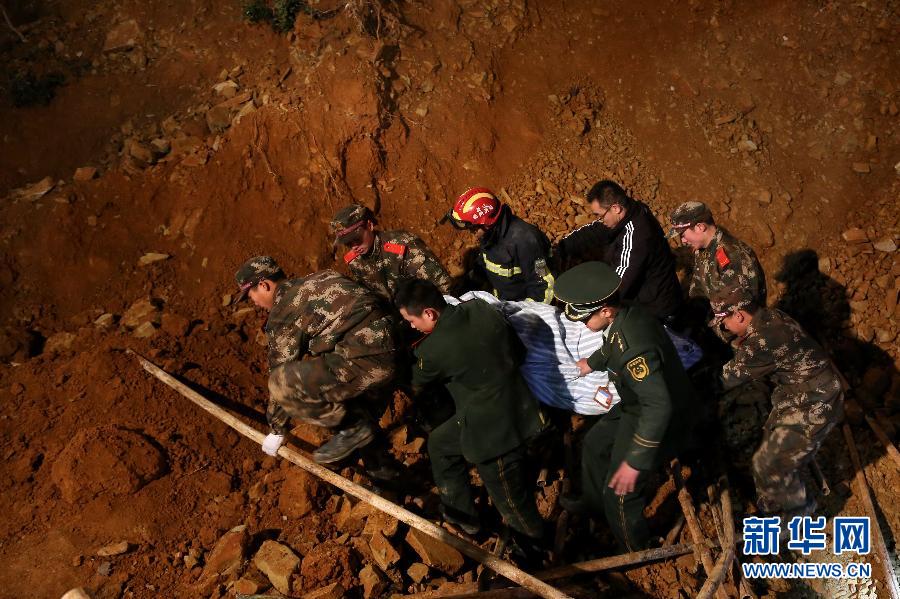 #（突發(fā)事件）（2）浙江開化縣一施工工地山體滑坡 已找到5名被埋人員