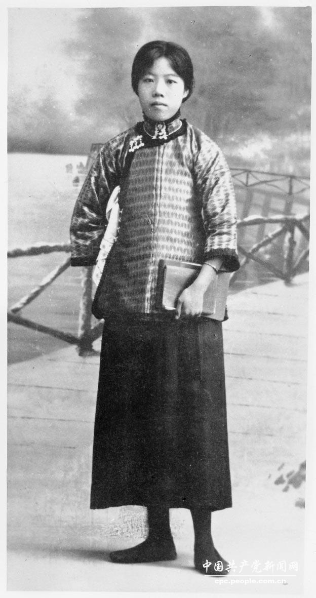 在女師讀書時(shí)的鄧穎超