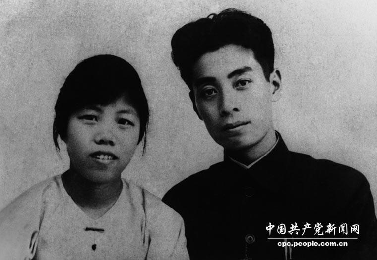 1925年周恩來鄧穎超結(jié)婚照