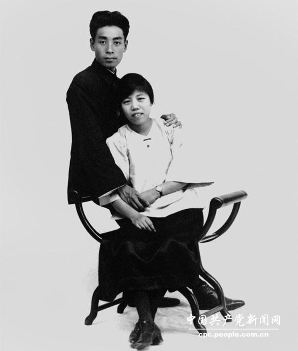 1925年周恩來鄧穎超結(jié)婚照