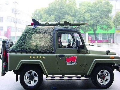  改裝奇特的吉普車(chē)。