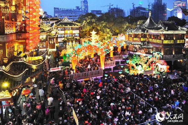 上海豫園元宵夜人山人海 出現(xiàn)60萬人次超大客流