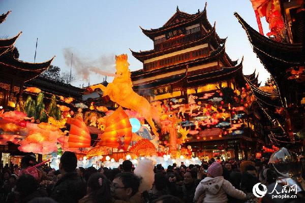 上海豫園元宵夜人山人海 出現(xiàn)60萬人次超大客流【2】