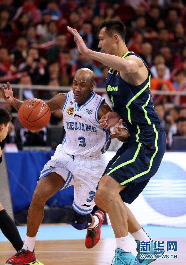 （體育）（1）籃球——CBA季后賽半決賽首場：北京勝廣東