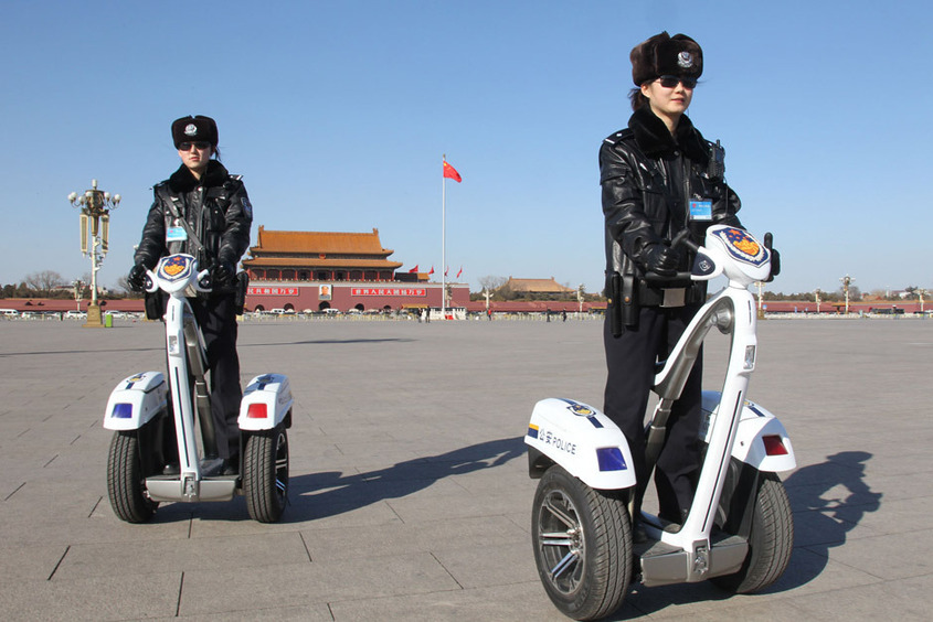 全面出擊 兩會安保最酷特警車上陣