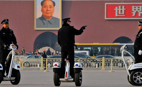 全面出擊 兩會(huì)安保最酷特警車上陣