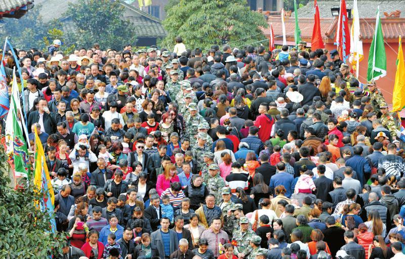 安縣踩橋日鳥瞰：20萬人“踏破”太平橋