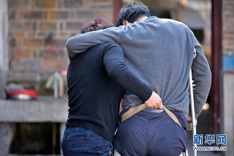 （社會(huì)）（2）一個(gè)妻子的不離不棄 