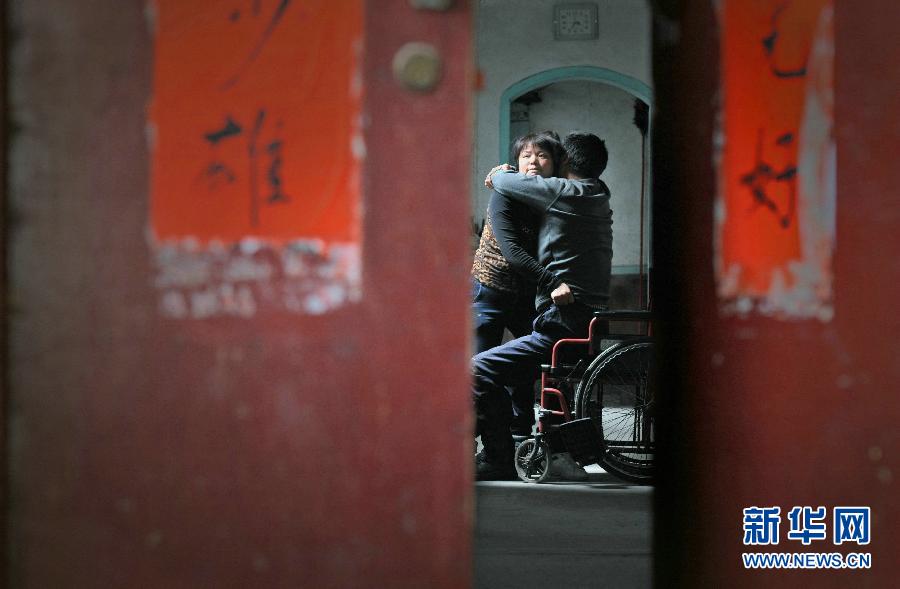 （社會(huì)）（4）一個(gè)妻子的不離不棄 