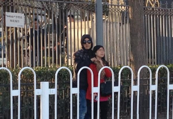 央視東門外發(fā)生持刀劫持事件 動(dòng)機(jī)未明(圖)