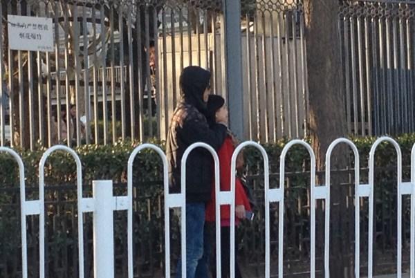 央視東門外發(fā)生持刀劫持事件 動(dòng)機(jī)未明(圖)