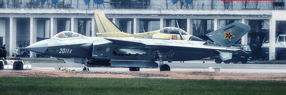 殲20戰(zhàn)機再曝新照：彈艙全開 霸氣盡顯