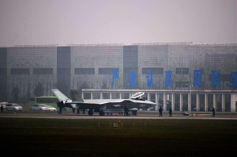 2011號殲-20四代機彈艙全部開啟