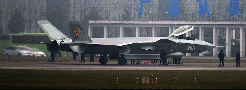 2011號殲-20四代機彈艙全部開啟