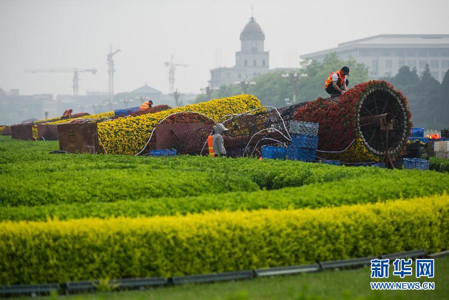 （社會(huì)）（1）天安門(mén)廣場(chǎng)“五一”花壇效果初顯