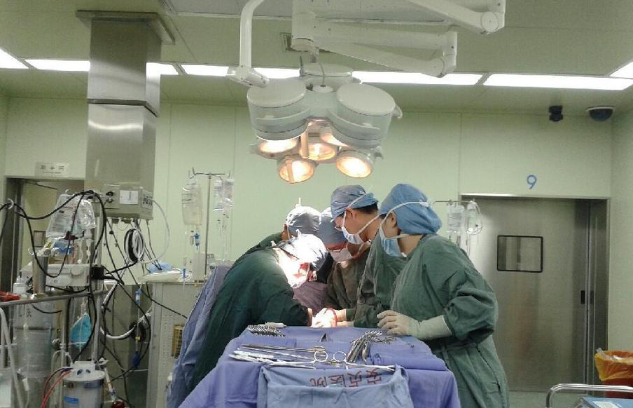 心臟千里接力 男孩移植手術(shù)完成