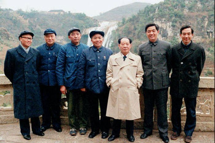 胡錦濤與胡耀邦罕見(jiàn)合影