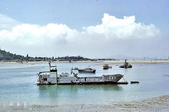 外媒實(shí)拍朝鮮戰(zhàn)爭(zhēng)彩色老照片首公布