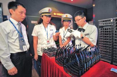 影院3D眼鏡抽查多有病菌 缺乏具體標(biāo)準(zhǔn)監(jiān)管難