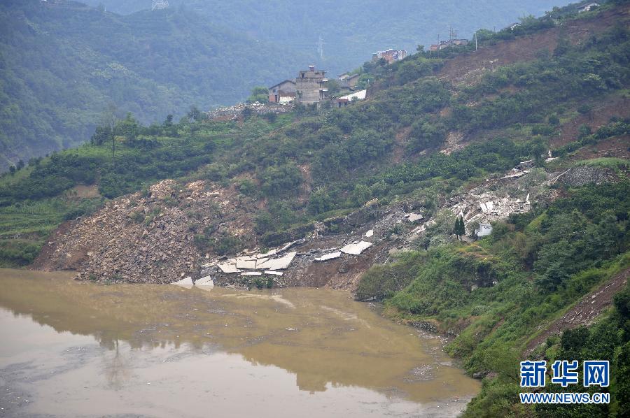 #（突發(fā)事件）（1）三峽庫區(qū)秭歸縣發(fā)生大面積山體滑坡 一電站損毀