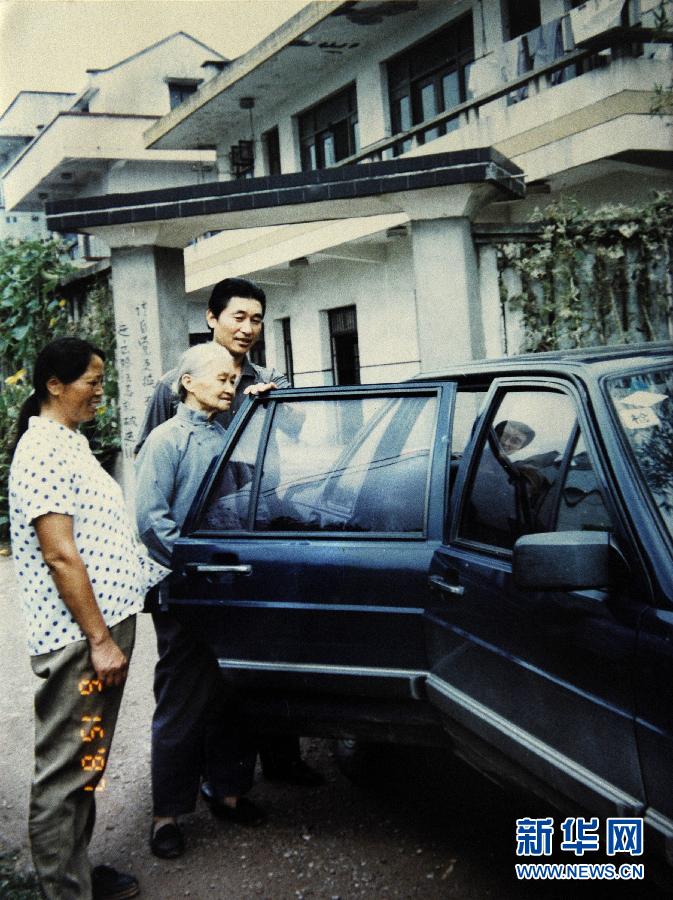 （筑夢中國·輝煌65年·圖文互動）（3）鏡頭中的中國：3家農(nóng)戶的65年——一位攝影記者跟拍記錄中國農(nóng)村的變遷 