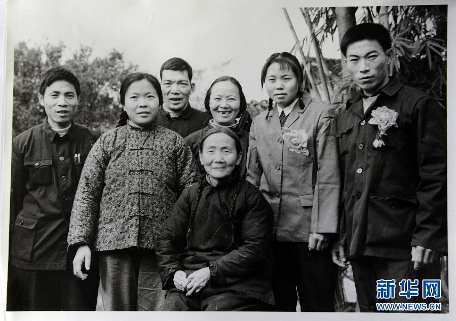 （筑夢中國·輝煌65年·圖文互動）（5）鏡頭中的中國：3家農(nóng)戶的65年——一位攝影記者跟拍記錄中國農(nóng)村的變遷 