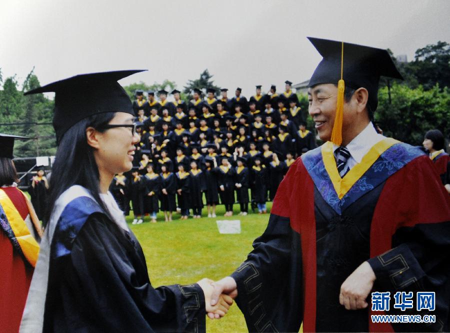 （筑夢(mèng)中國(guó)·輝煌65年·圖文互動(dòng)）（6）鏡頭中的中國(guó)：3家農(nóng)戶的65年——一位攝影記者跟拍記錄中國(guó)農(nóng)村的變遷 