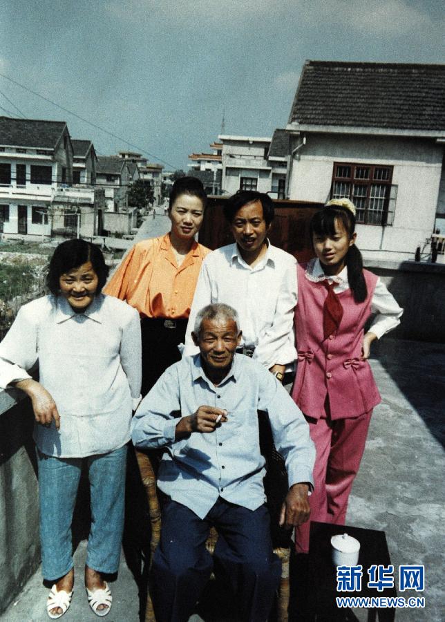 （筑夢中國·輝煌65年·圖文互動）（9）鏡頭中的中國：3家農(nóng)戶的65年——一位攝影記者跟拍記錄中國農(nóng)村的變遷 