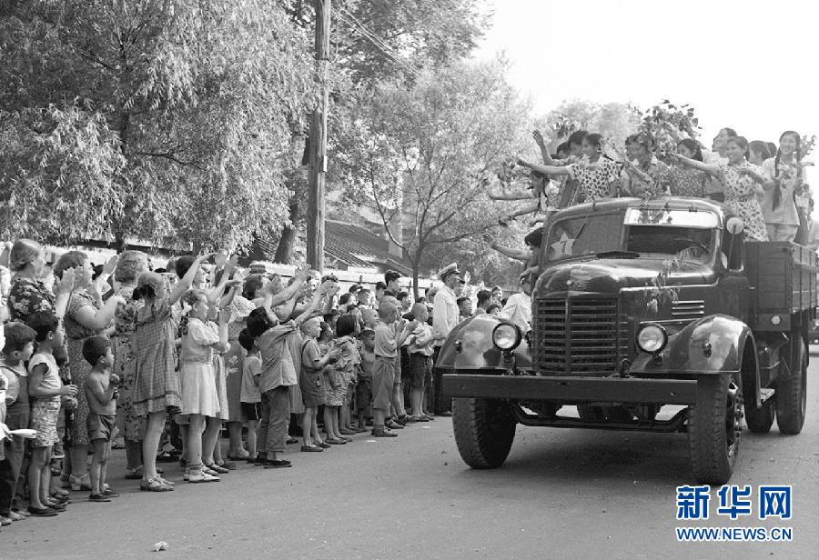 （新中國成就檔案·圖文互動）（4）國產(chǎn)“解放”牌載重汽車試制成功