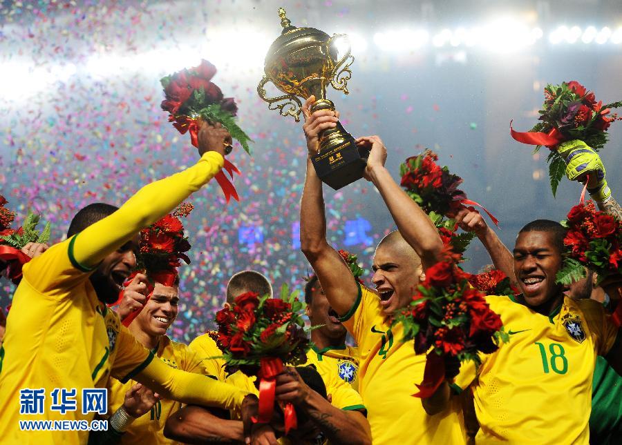 （體育）（1）足球——2014國(guó)際青年邀請(qǐng)賽：巴西奪冠