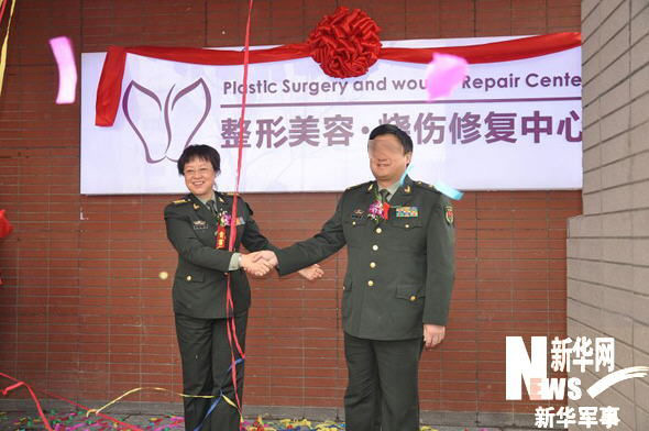 資料圖：309醫(yī)院高小燕(左)。